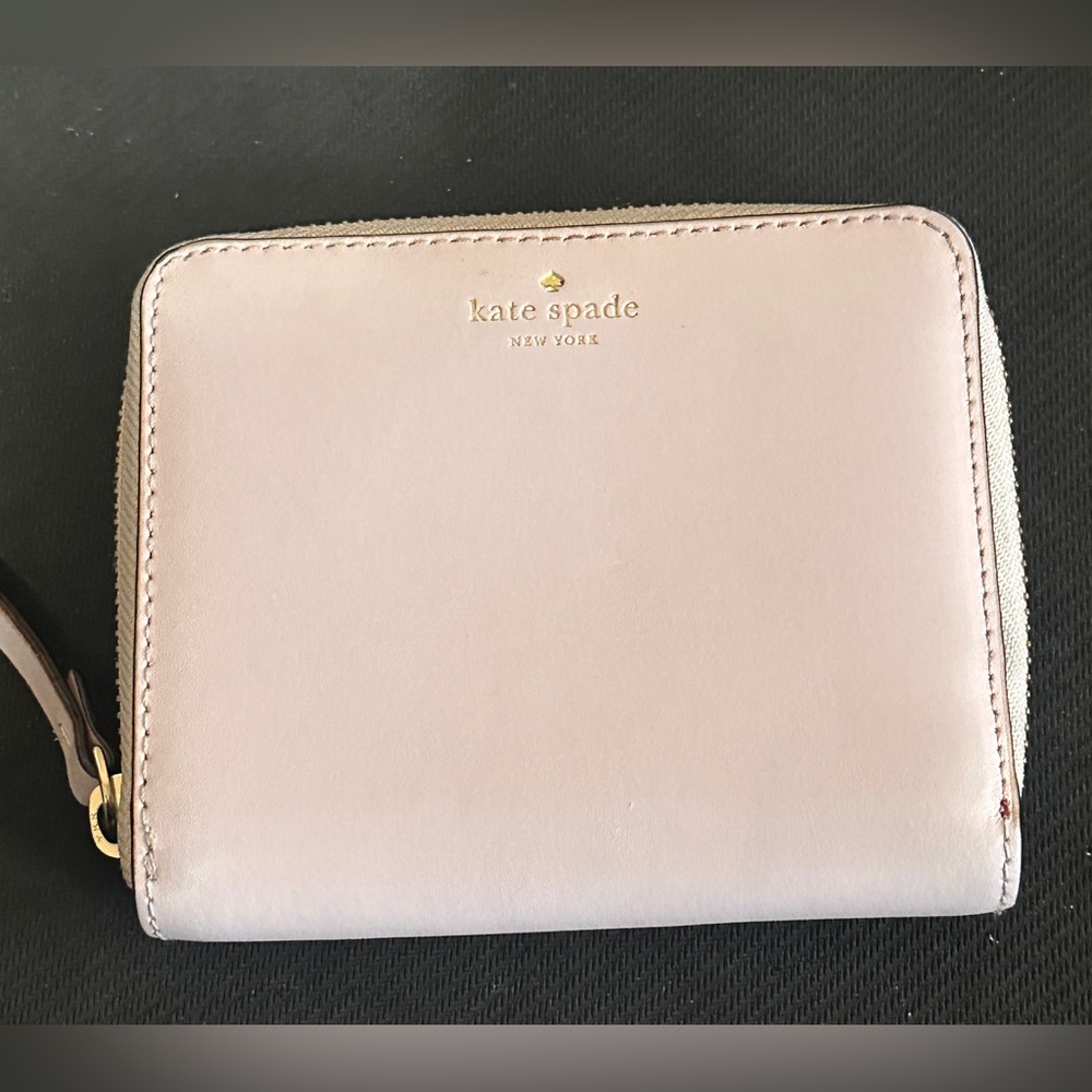 Kate Spade Light Pink Zipped Wallet With Card Holder. In Excellent Condition.